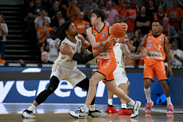 大规模引援 大规模引援